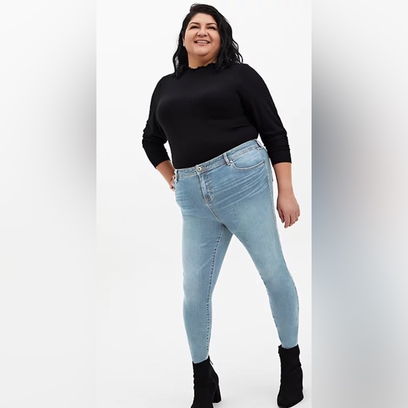 🆕NWT Torrid Midfit super skinny jeans - Picture 3 of 6